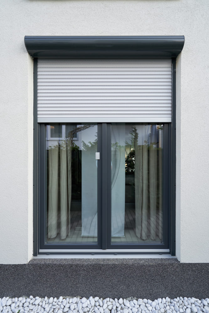 Motorised exterior roller shutters
