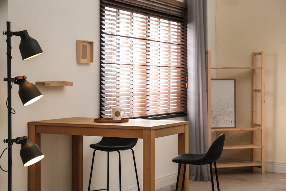 Timber-look venetian blinds